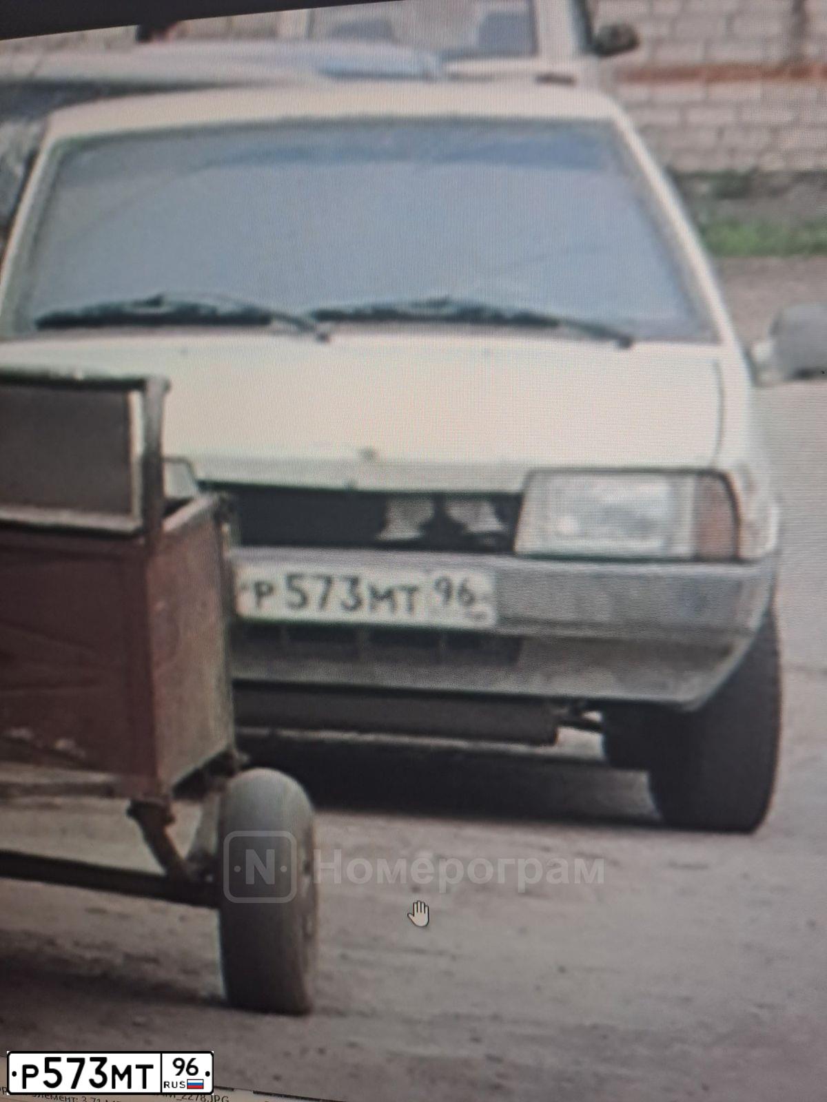 Фото автомобиля LADA 2109 SAMARA, 2000 — госномер Т716ВУ196. Цвет: Белый