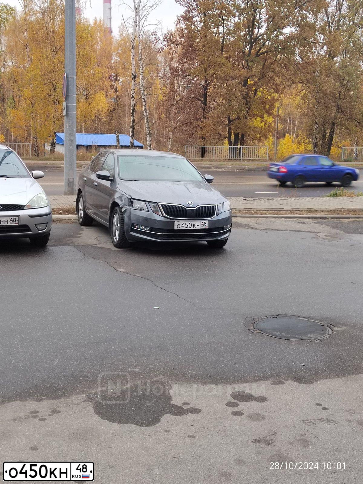 Фото автомобиля SKODA OCTAVIA, 2019 — госномер Х545НО136. Цвет: ТЕМНО-СЕРЫЙ