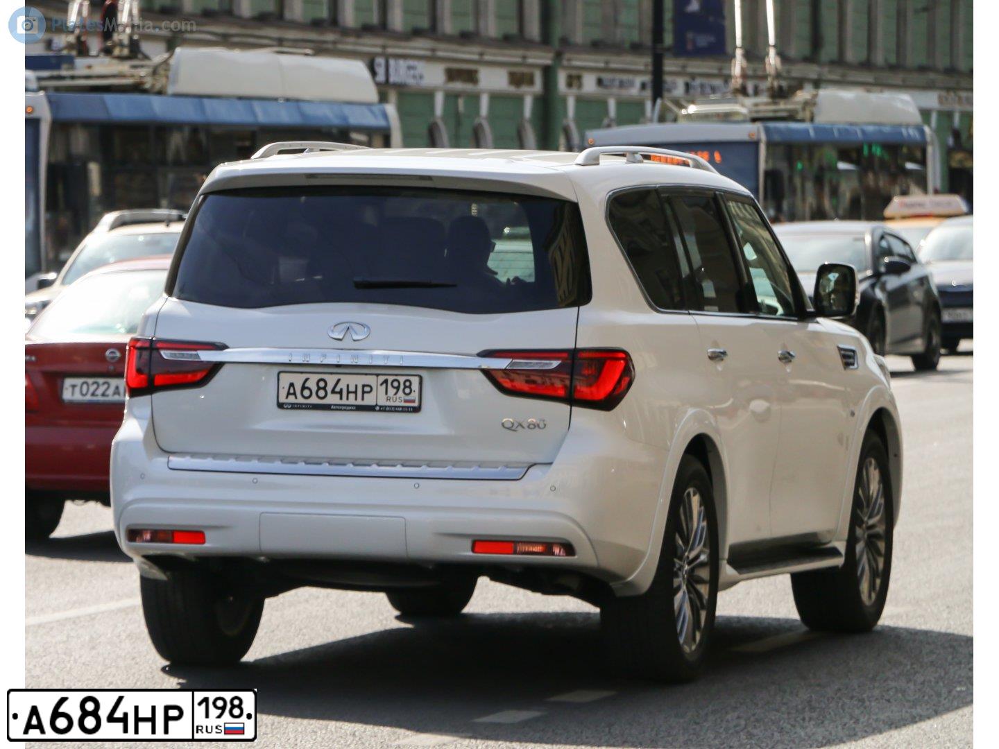 Фото автомобиля INFINITI QX80, 2018 — госномер Р796СК126. Цвет: Белый