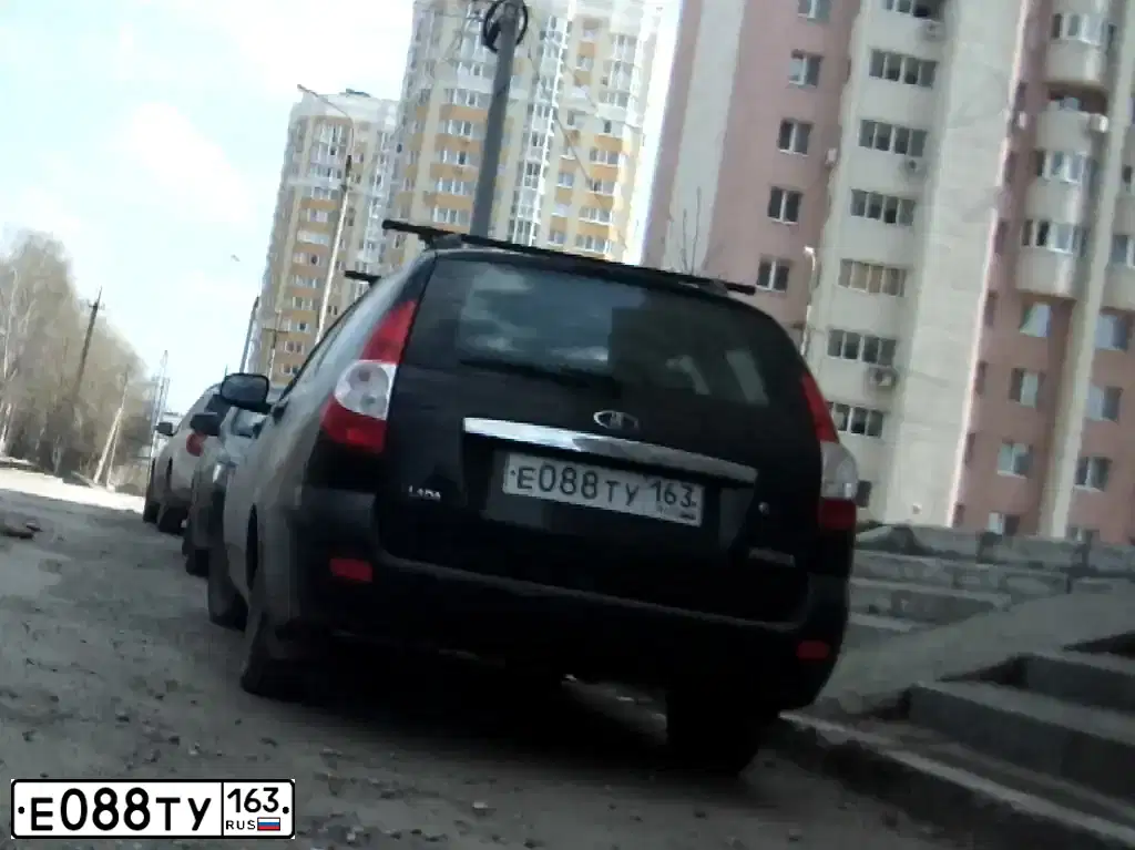 Фото автомобиля LADA 2171 PRIORA, 2011 — госномер Е088ТУ163. Цвет: СИНЕ-ЧЕРНЫЙ