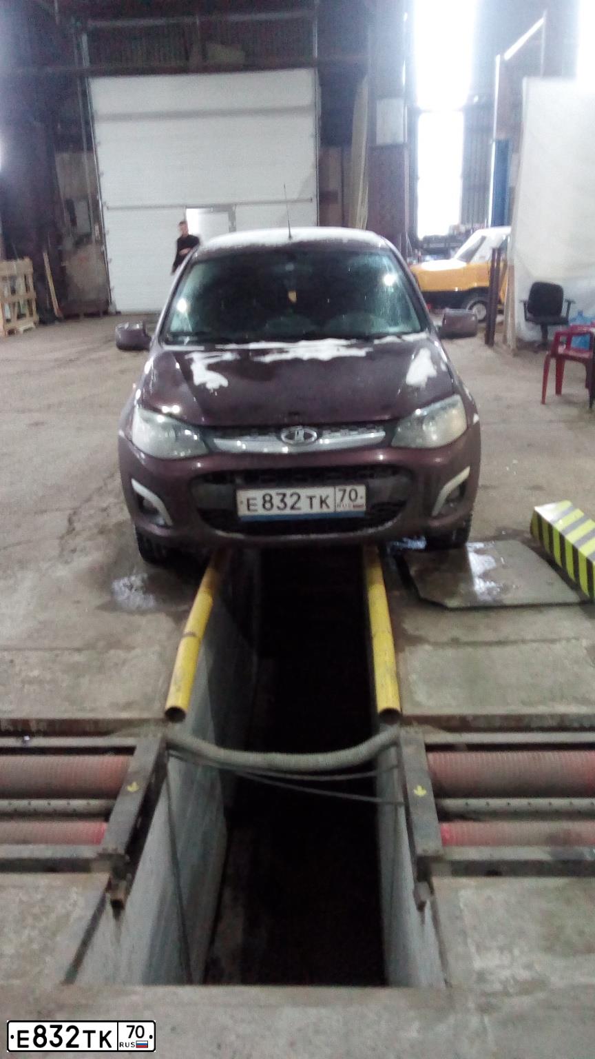 Фото автомобиля LADA 2192 KALINA, 2013 — госномер Е832ТК70. Цвет: ТЕМНО-ВИШНЕВЫЙ