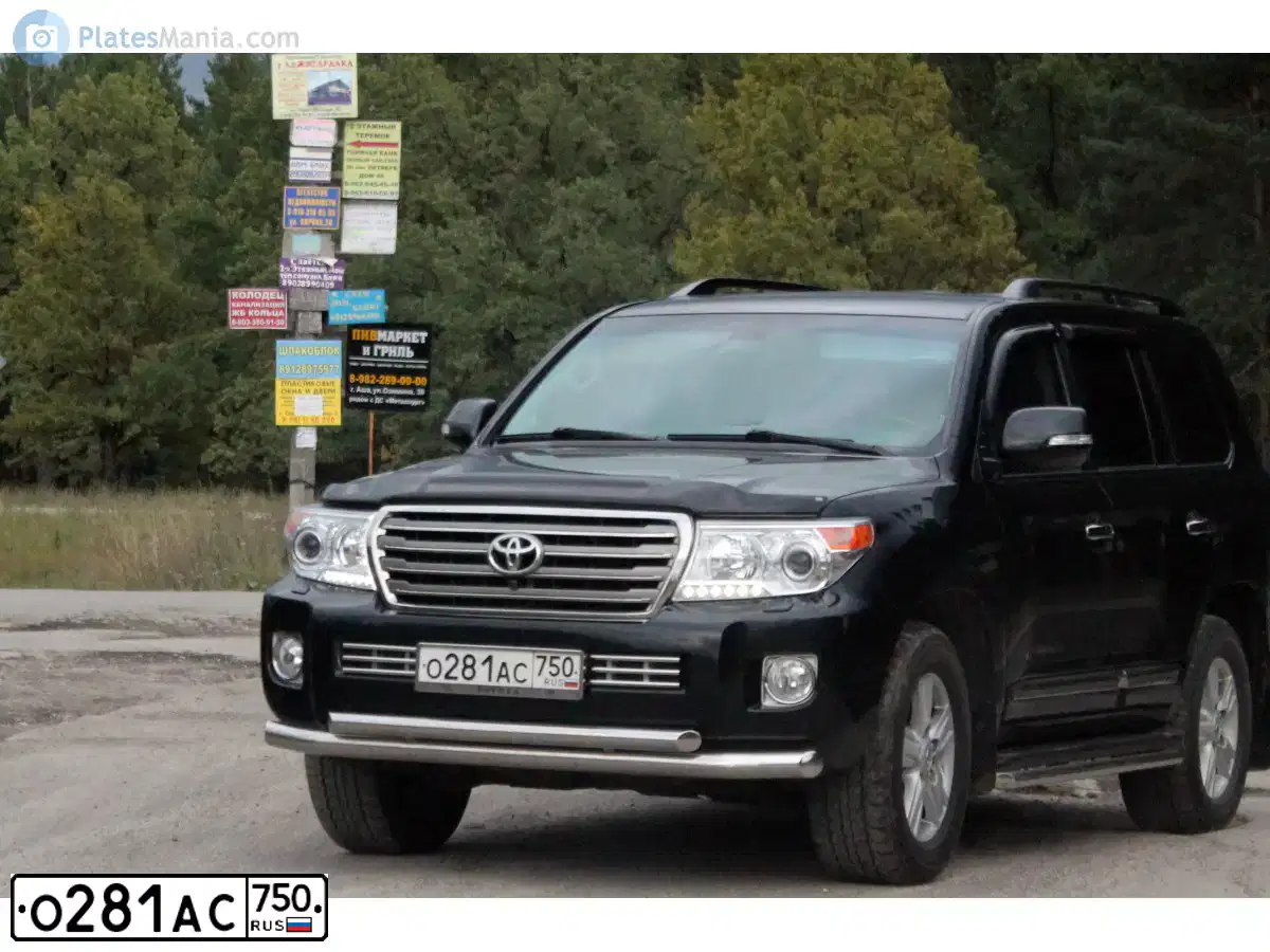 Фото автомобиля TOYOTA LANDCRUISER 200, 2012 — госномер О281АС750. Цвет: ЧЕРНЫЙ