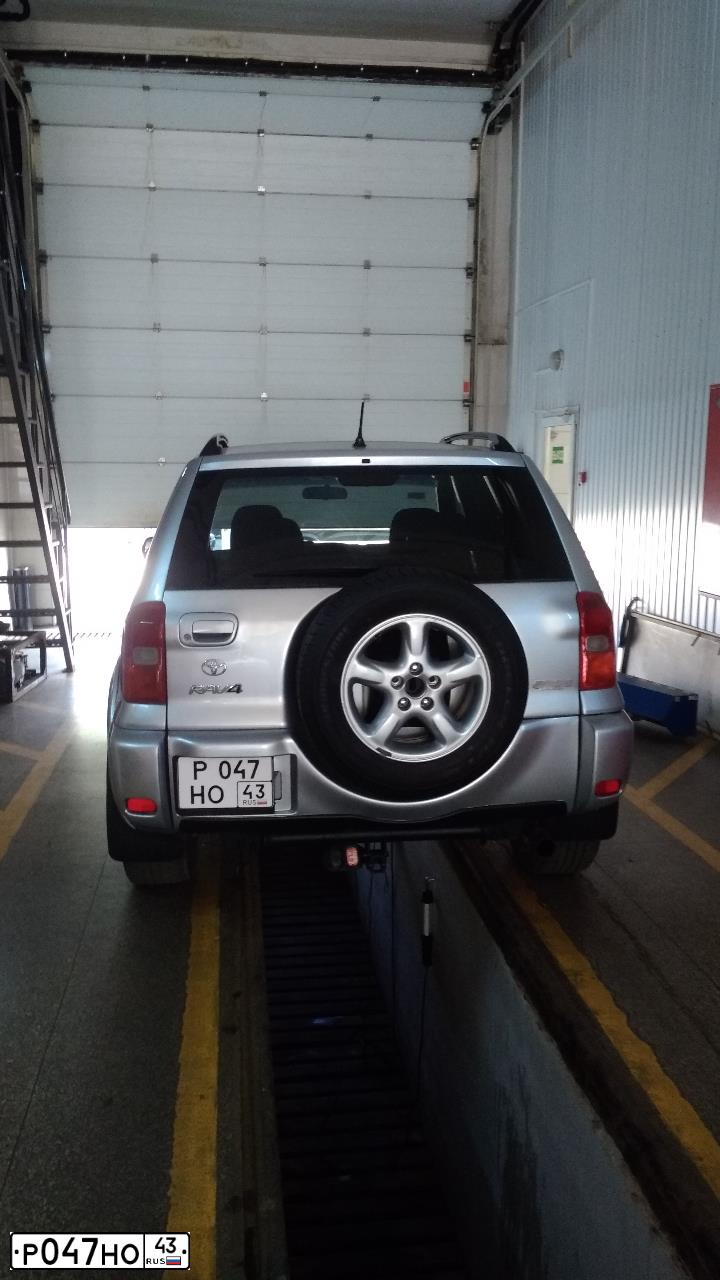 Фото автомобиля TOYOTA RAV4, 2001 — госномер Р047НО43. Цвет: СЕРЕБРИСТЫЙ