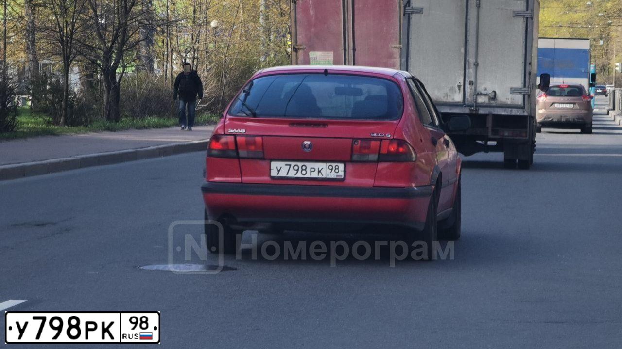 Фото автомобиля SAAB 900, 1994 — госномер У798РК98. Цвет: КРАСНЫЙ