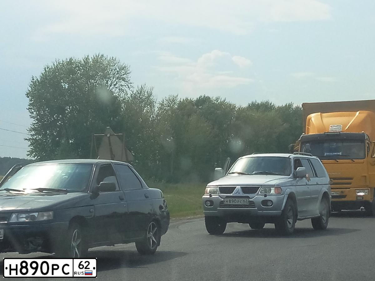 Фото автомобиля MITSUBISHI PAJERO SPORT, 2007 — госномер Н890РС62. Цвет: СЕРЕБРИСТЫЙ