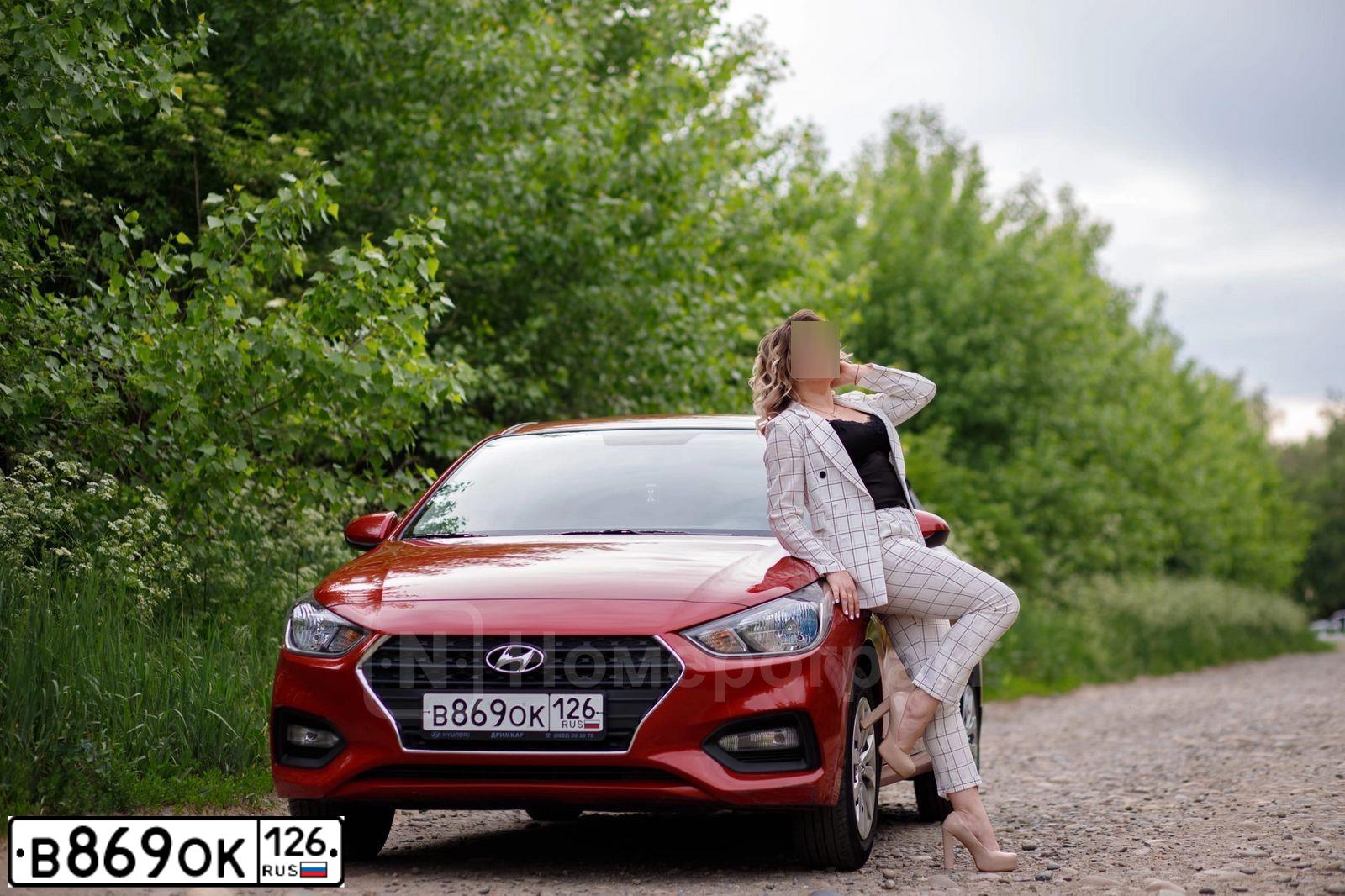 Фото автомобиля HYUNDAI SOLARIS, 2017 — госномер В869ОК126. Цвет: КРАСНЫЙ