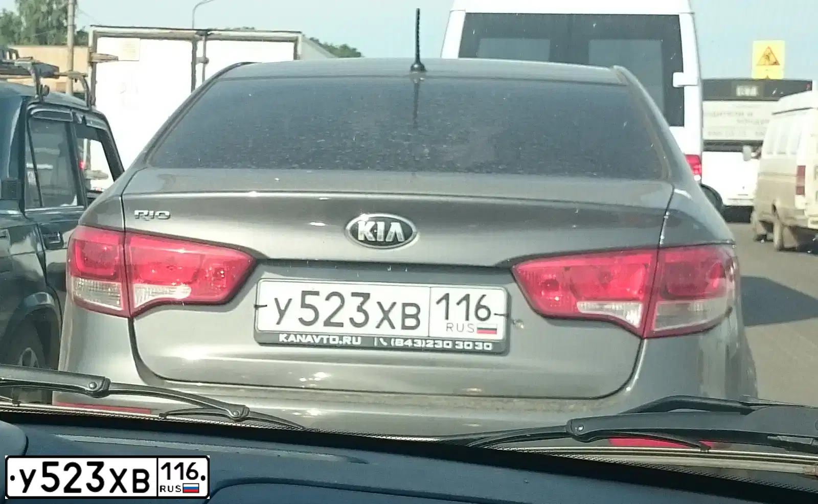 Фото автомобиля KIA RIO, 2015 — госномер О322НР716. Цвет: ТЕМНО-СЕРЫЙ