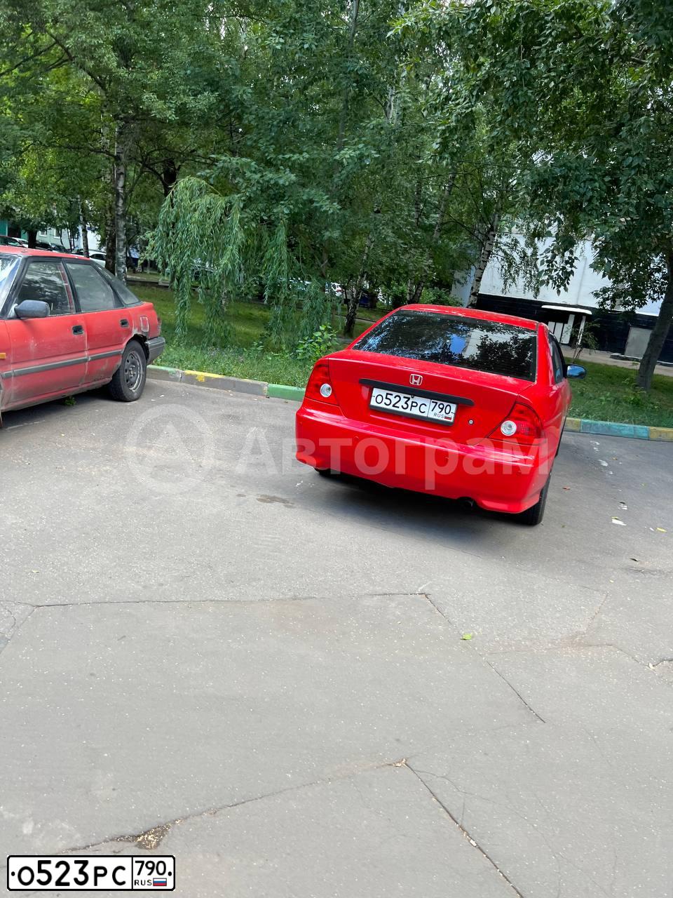 Фото автомобиля HONDA CIVIC, 2004 — госномер О523РС790. Цвет: Красный