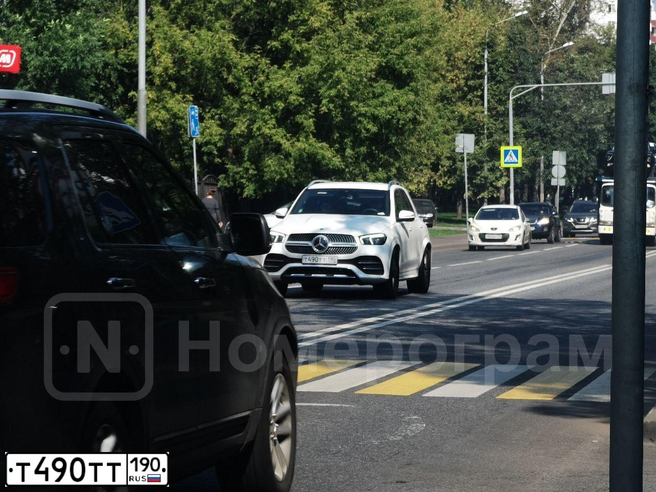 Фото автомобиля LEXUS GX, 2011 — госномер Т490ТТ190. Цвет: ПЕРЛАМУТРОВО-БЕЛЫЙ