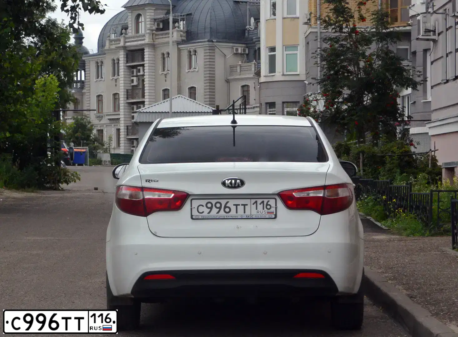 Фото автомобиля KIA RIO, 2013 — госномер С996ТТ116. Цвет: БЕЛЫЙ