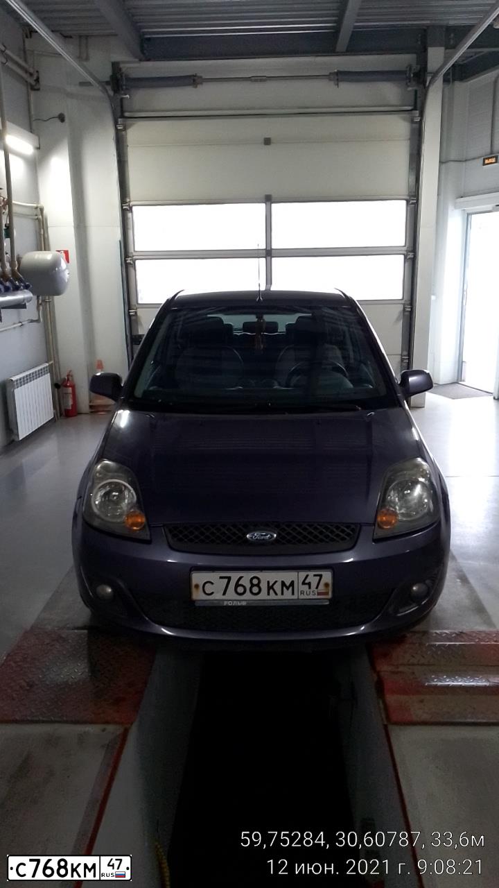 Фото автомобиля FORD FIESTA / ASPIRE, 2007 — госномер С768КМ47. Цвет: СИРЕНЕВЫЙ
