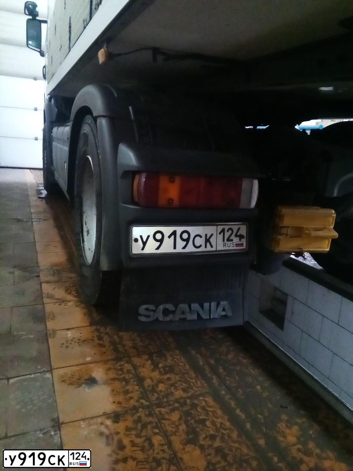 Фото автомобиля SCANIA SERIE G /4X2/, 2012 — госномер У919СК124. Цвет: Белый