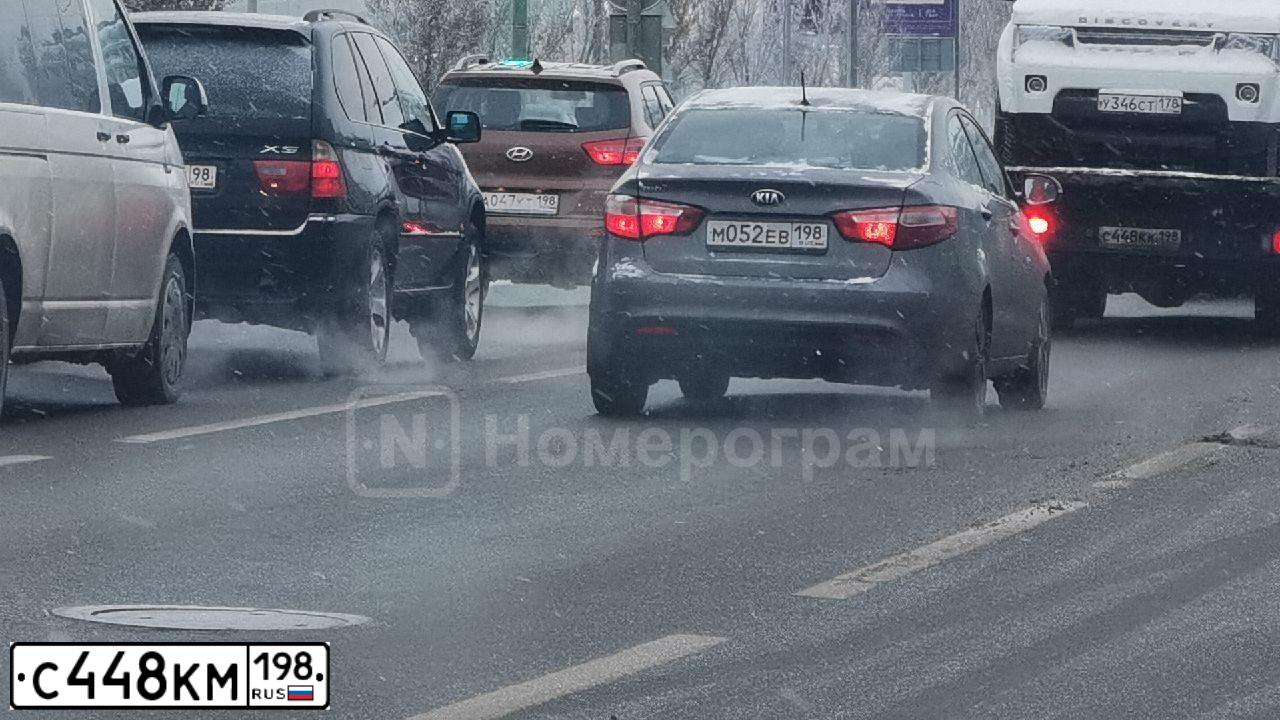 Фото автомобиля BMW 523I, 2011 — госномер Р920ОО32. Цвет: Белый