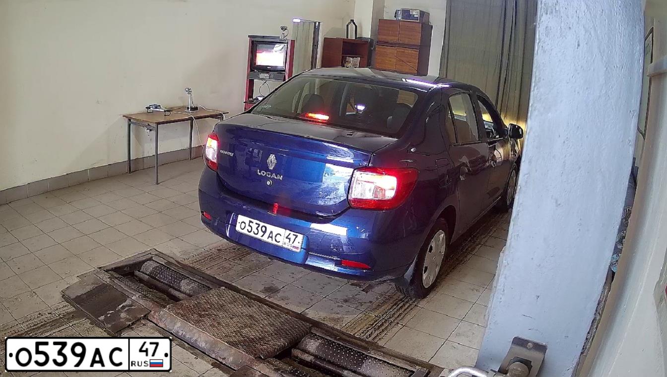 Фото автомобиля RENAULT LOGAN, 2014 — госномер А297СМ60. Цвет: синий