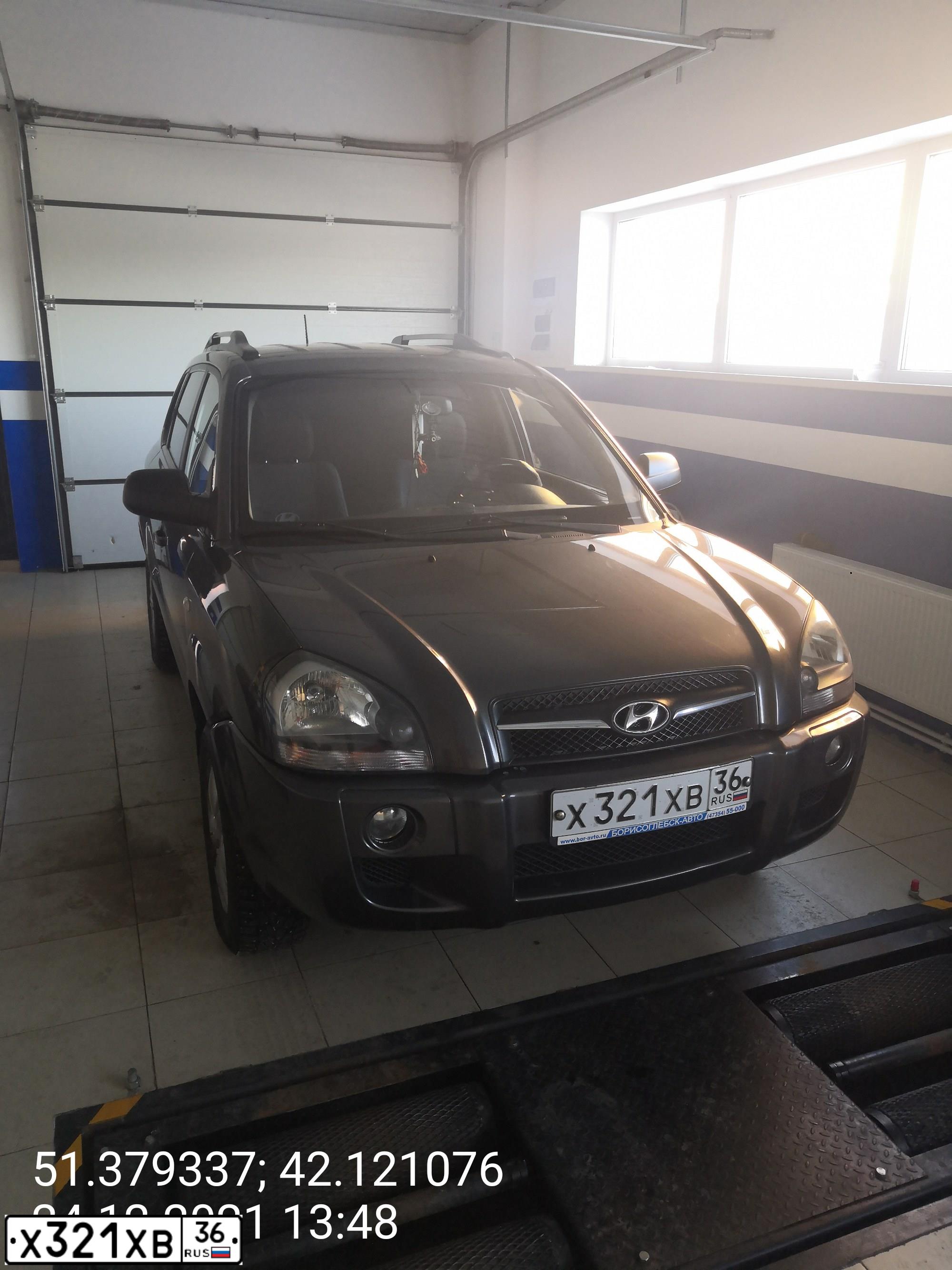 Фото автомобиля HYUNDAI TUCSON, 2008 — госномер Х321ХВ36. Цвет: ТЕМНО-СЕРЫЙ