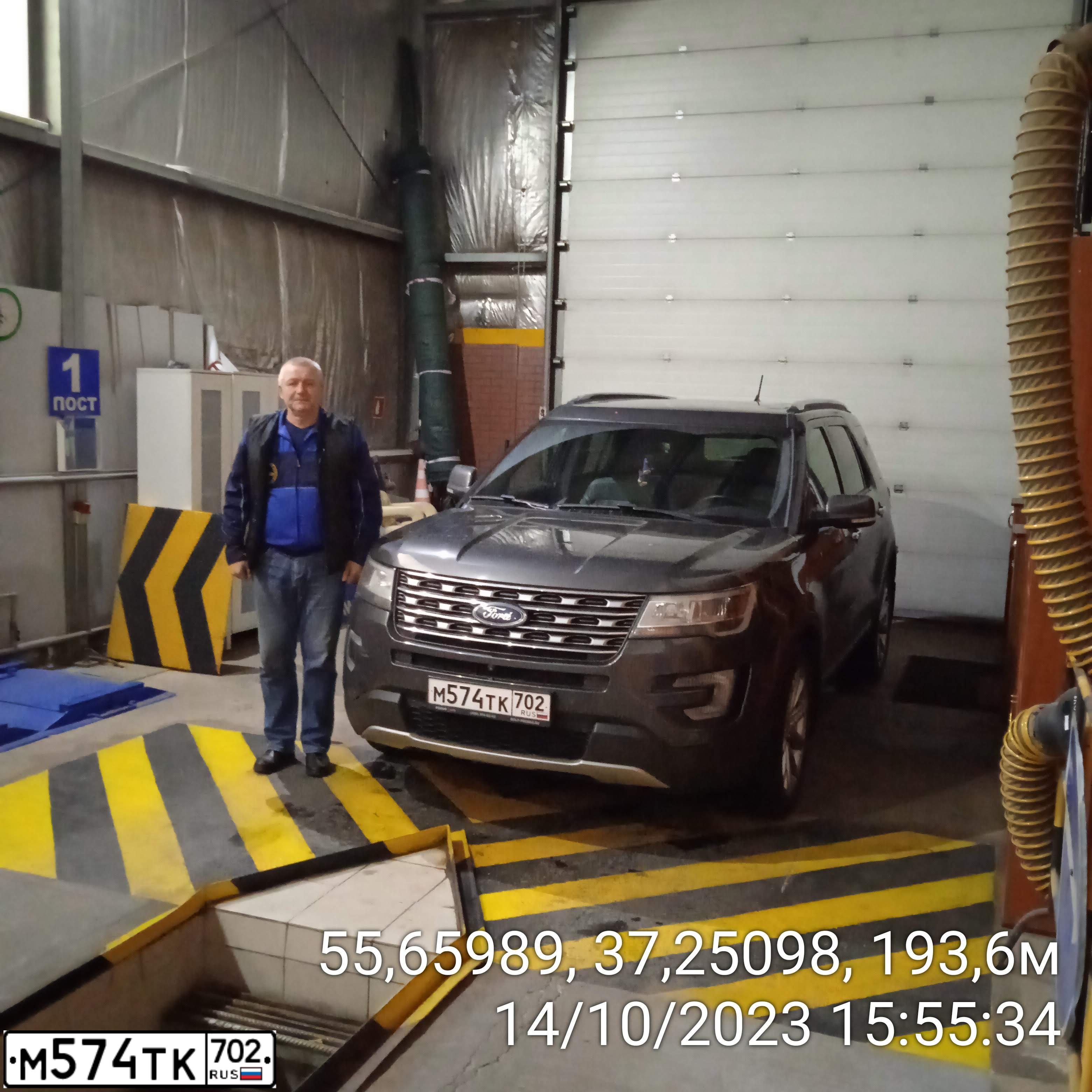 Фото автомобиля FORD EXPLORER, 2017 — госномер У346ОХ102. Цвет: Серый