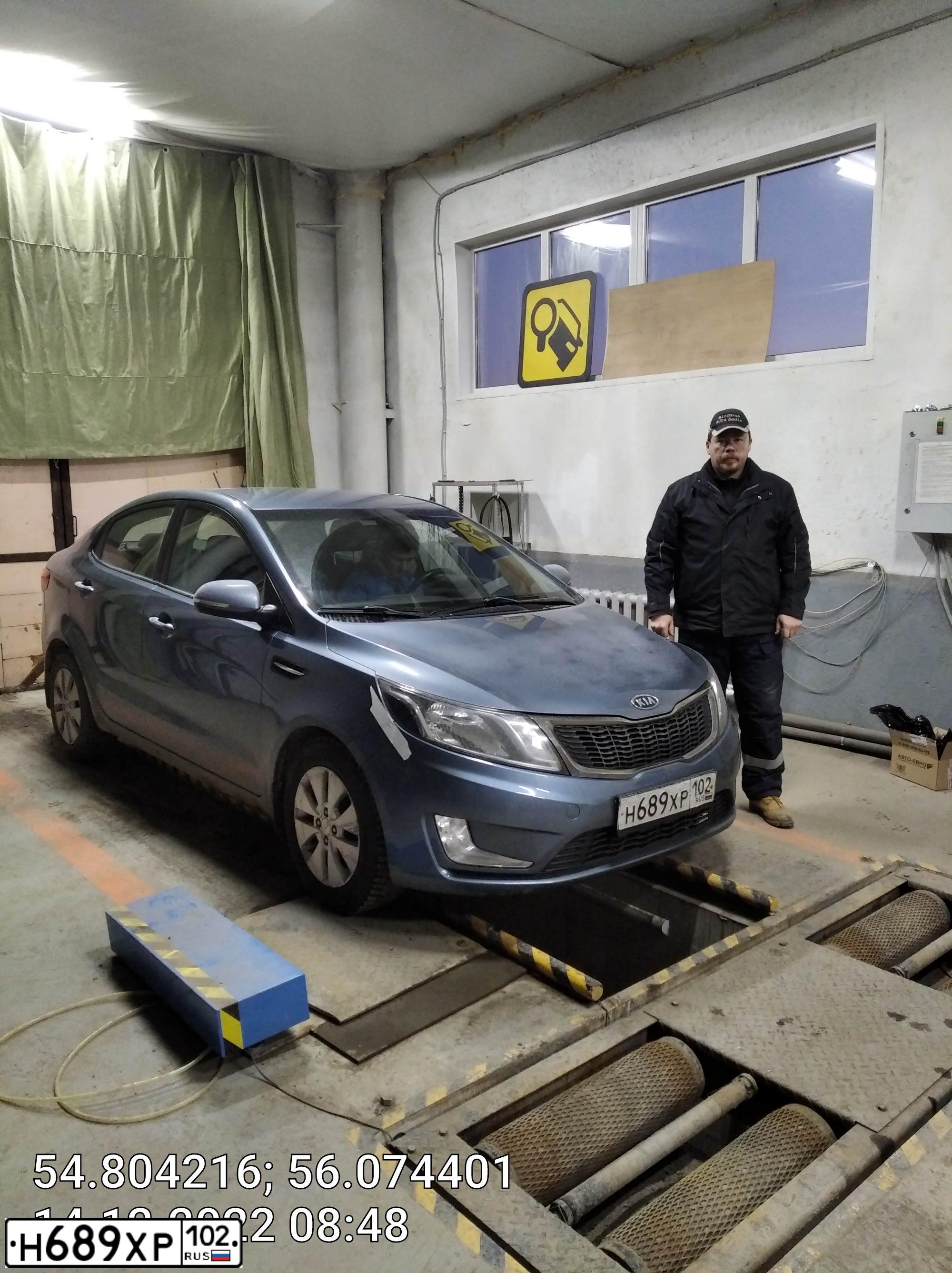 Фото автомобиля SKODA OCTAVIA, 2012 — госномер Н689ХР102. Цвет: Белый