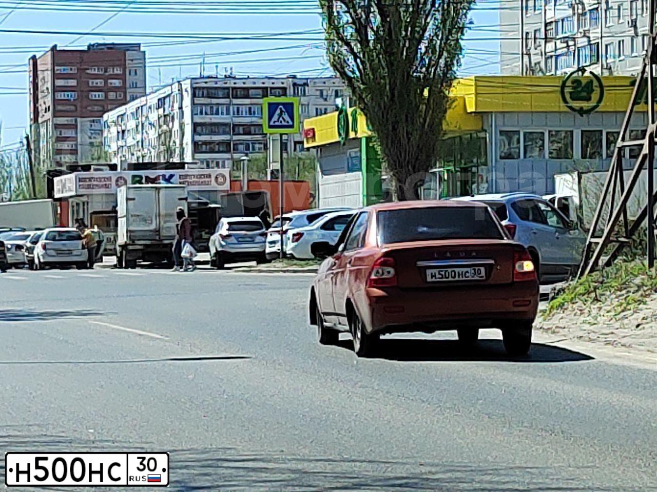 Фото автомобиля LADA 2170 PRIORA, 2007 — госномер Е067ХМ13. Цвет: ЗОЛОТИСТО-КРАСНЫЙ