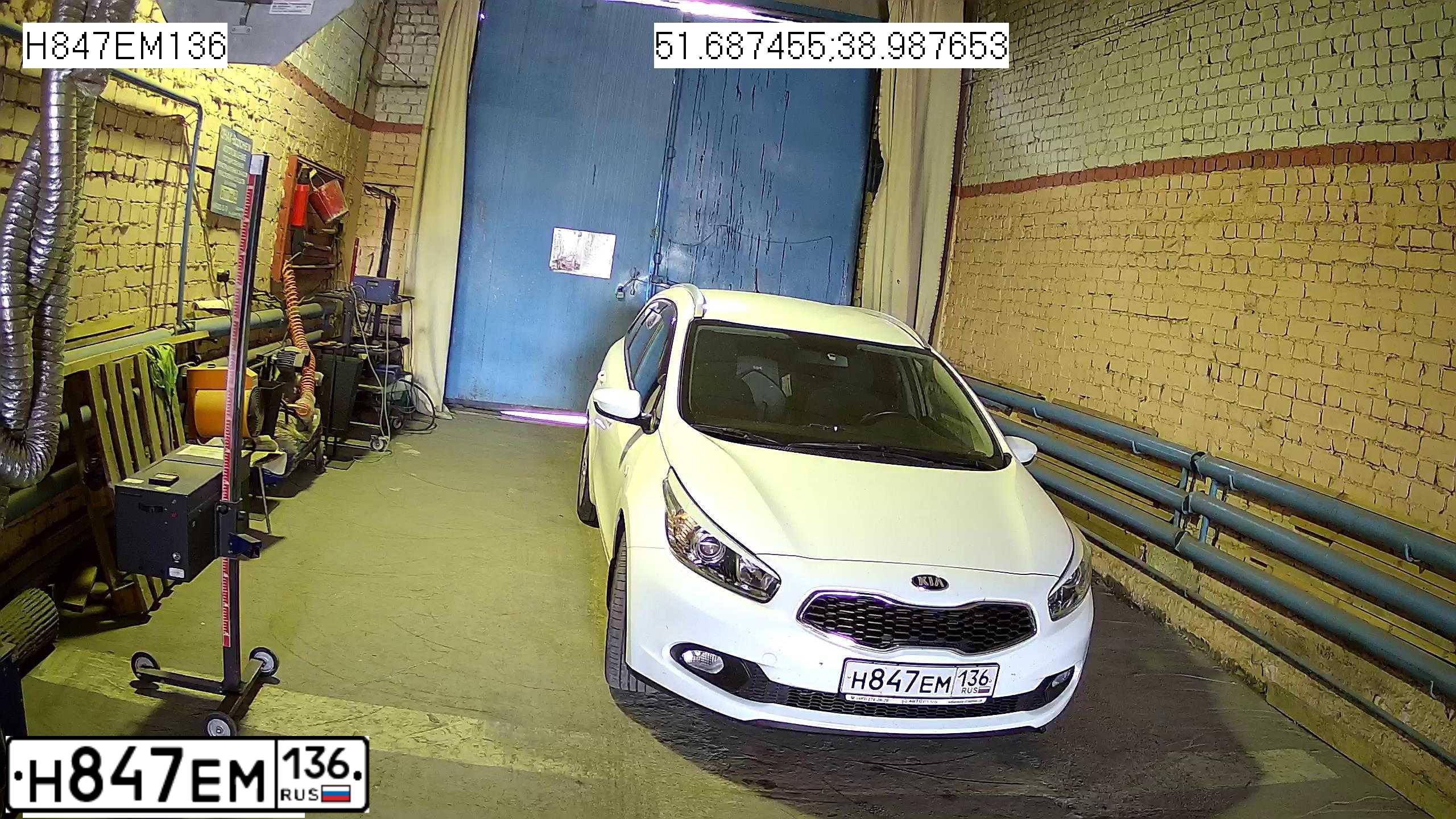 Фото автомобиля KIA CEE'D, 2015 — госномер Н847ЕМ136. Цвет: Белый