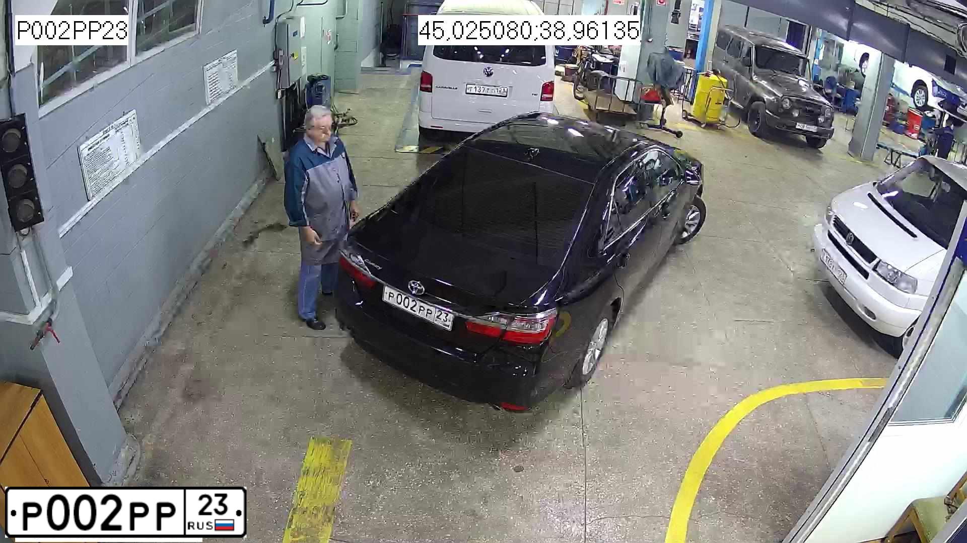 Фото автомобиля AUDI A8, 2010 — госномер Р002РР23. Цвет: ЧЕРНЫЙ