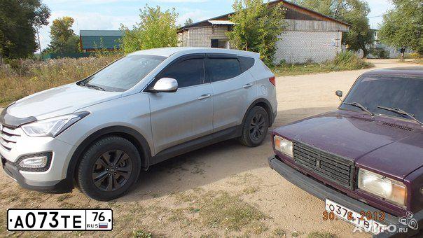 Фото автомобиля HYUNDAI SANTA FE, 2013 — госномер Н155ЕВ13. Цвет: СЕРЕБРИСТЫЙ