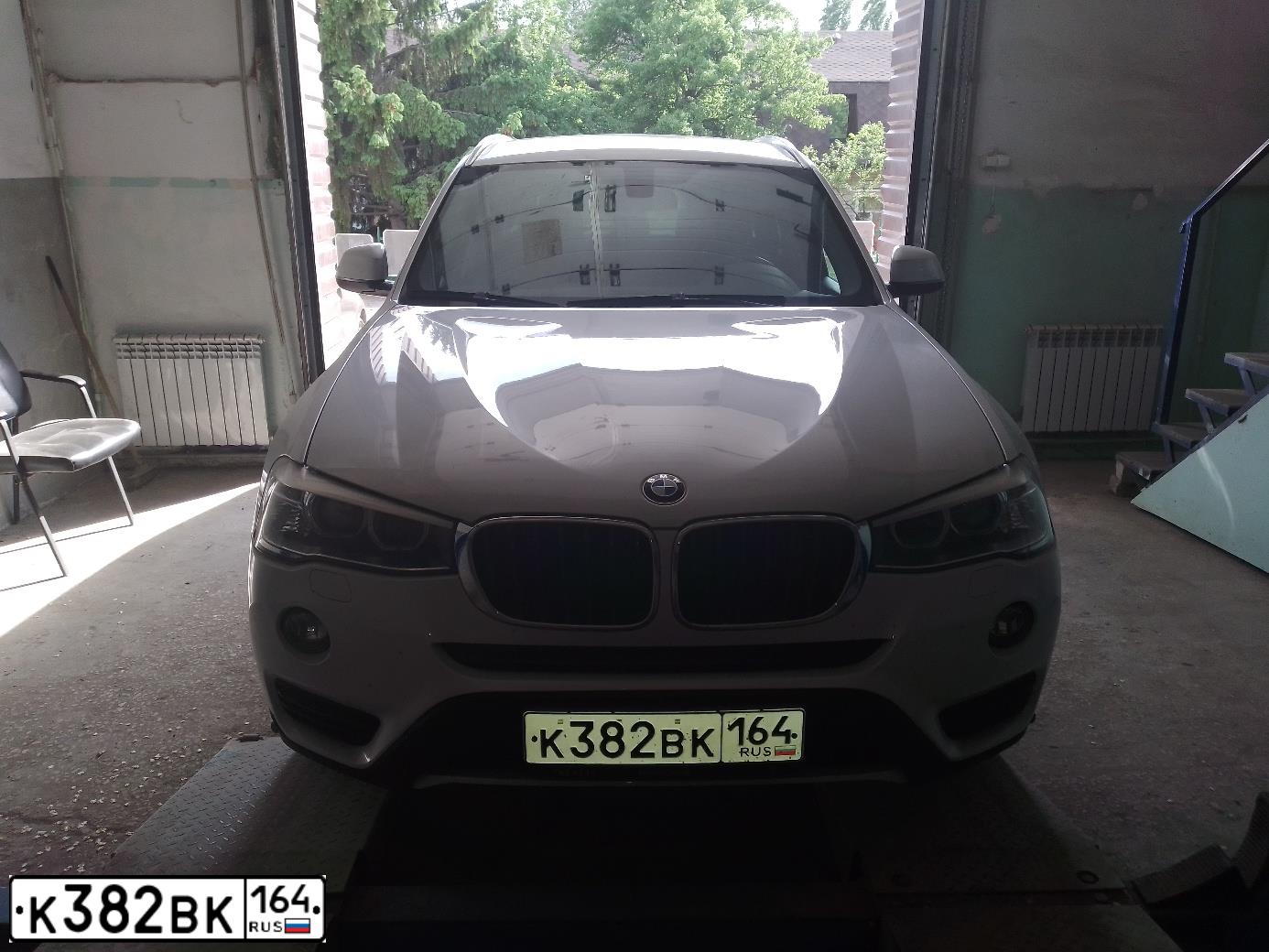 Фото автомобиля BMW X3, 2014 — госномер К382ВК164. Цвет: БЕЛЫЙ МЕТАЛЛИК