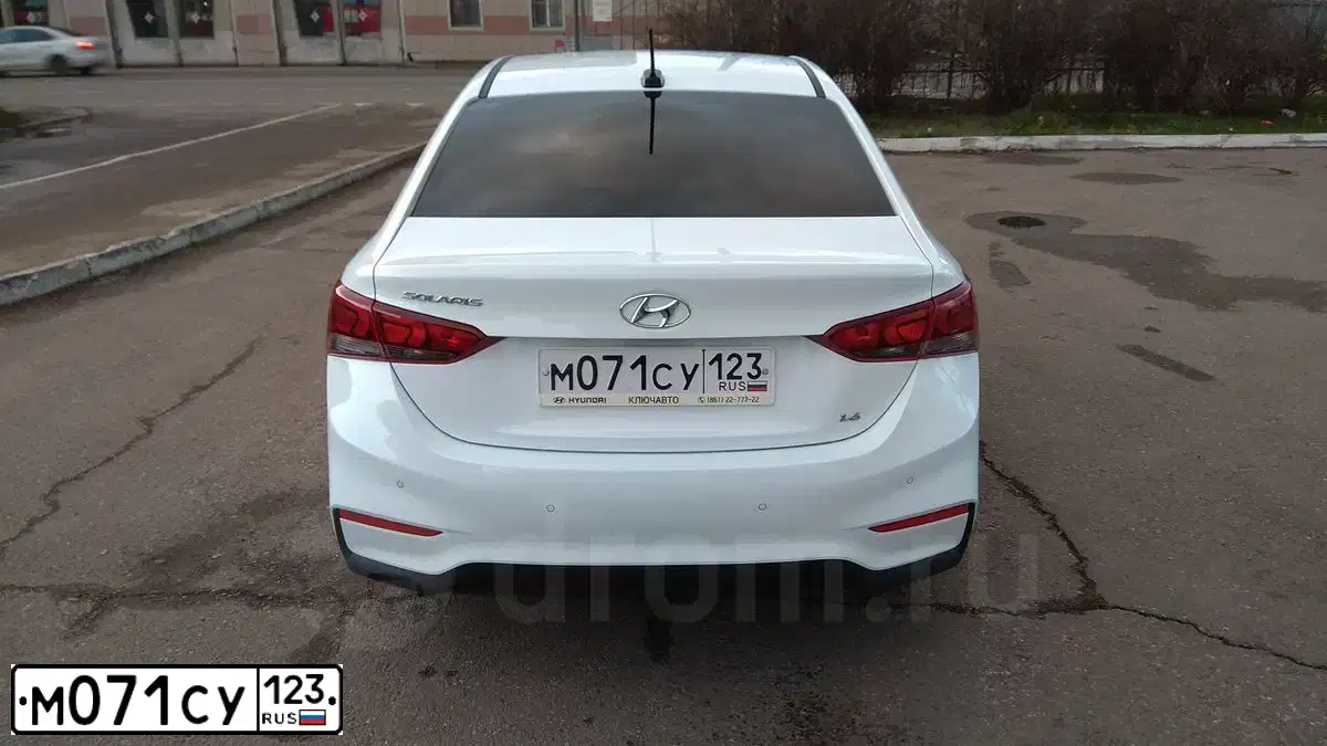 Фото автомобиля HYUNDAI SOLARIS, 2017 — госномер М071СУ123. Цвет: БЕЛЫЙ