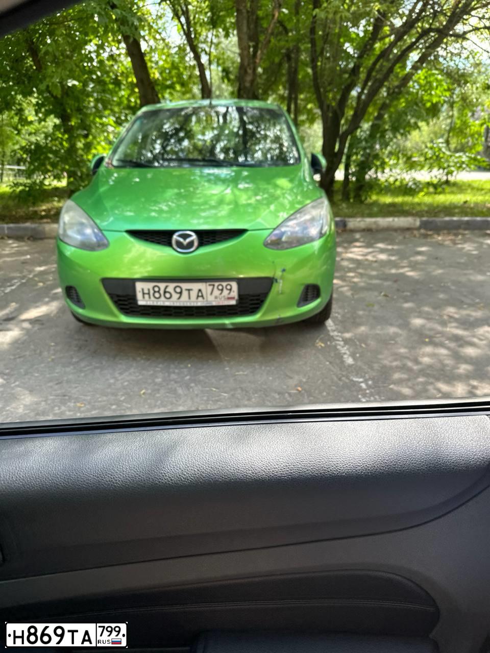 Фото автомобиля MAZDA 2, 2008 — госномер Н869ТА799. Цвет: ЗЕЛЕНЫЙ
