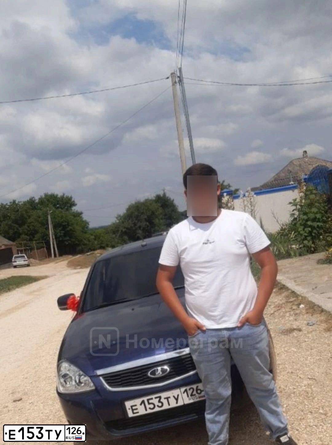 Фото автомобиля LADA 2170 PRIORA, 2012 — госномер Е153ТУ126. Цвет: СИНИЙ