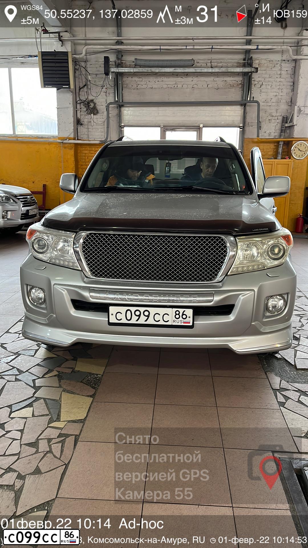 Фото автомобиля TOYOTA LANDCRUISER 200, 2008 — госномер С099СС86. Цвет: СЕРЕБРИСТЫЙ