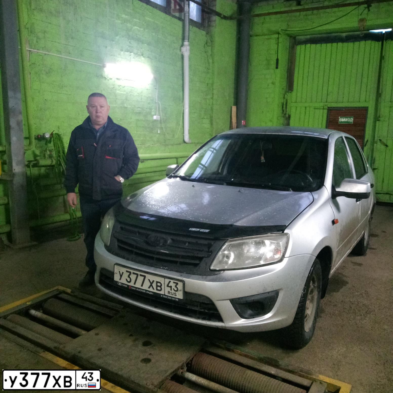 Фото автомобиля LADA 2190 GRANTA, 2012 — госномер В444МО43. Цвет: СЕРЕБРИСТЫЙ