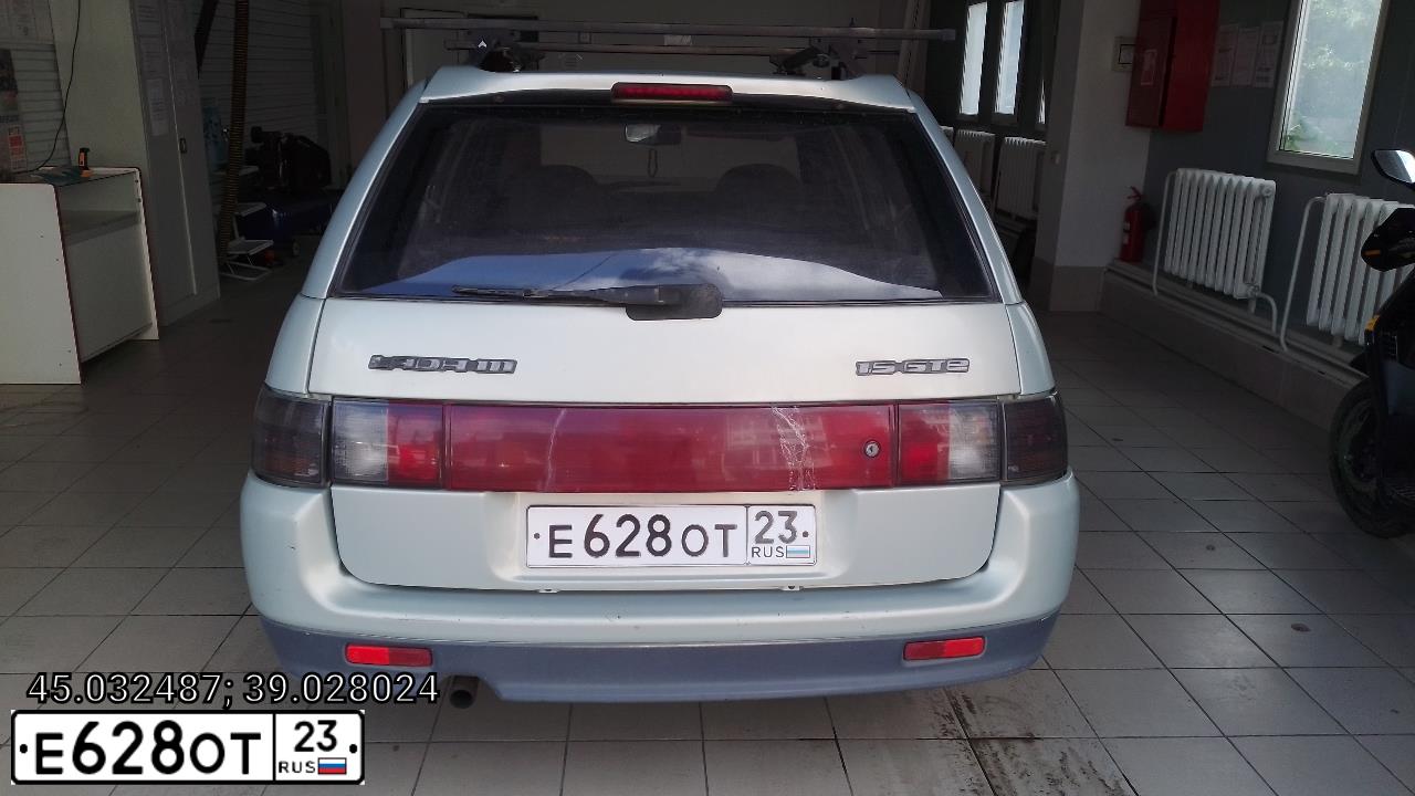 Фото автомобиля LADA 2111, 2002 — госномер Е628ОТ23. Цвет: СЕРЕБРИСТО-ЖЕЛТО-ЗЕЛЕНЫЙ