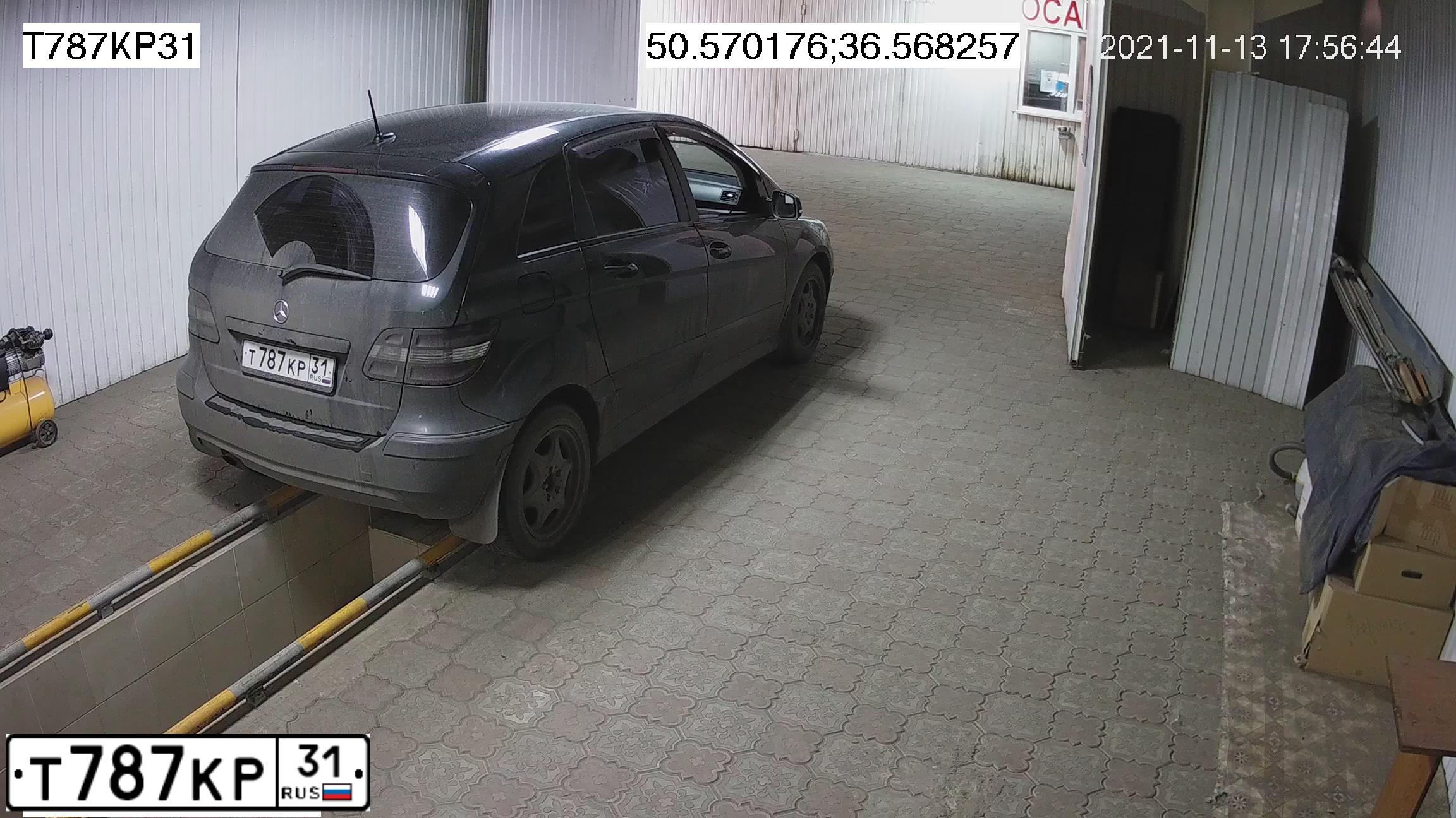 Фото автомобиля MERCEDES B-KLASSE, 2010 — госномер А264ОЕ77. Цвет: ЧЕРНЫЙ