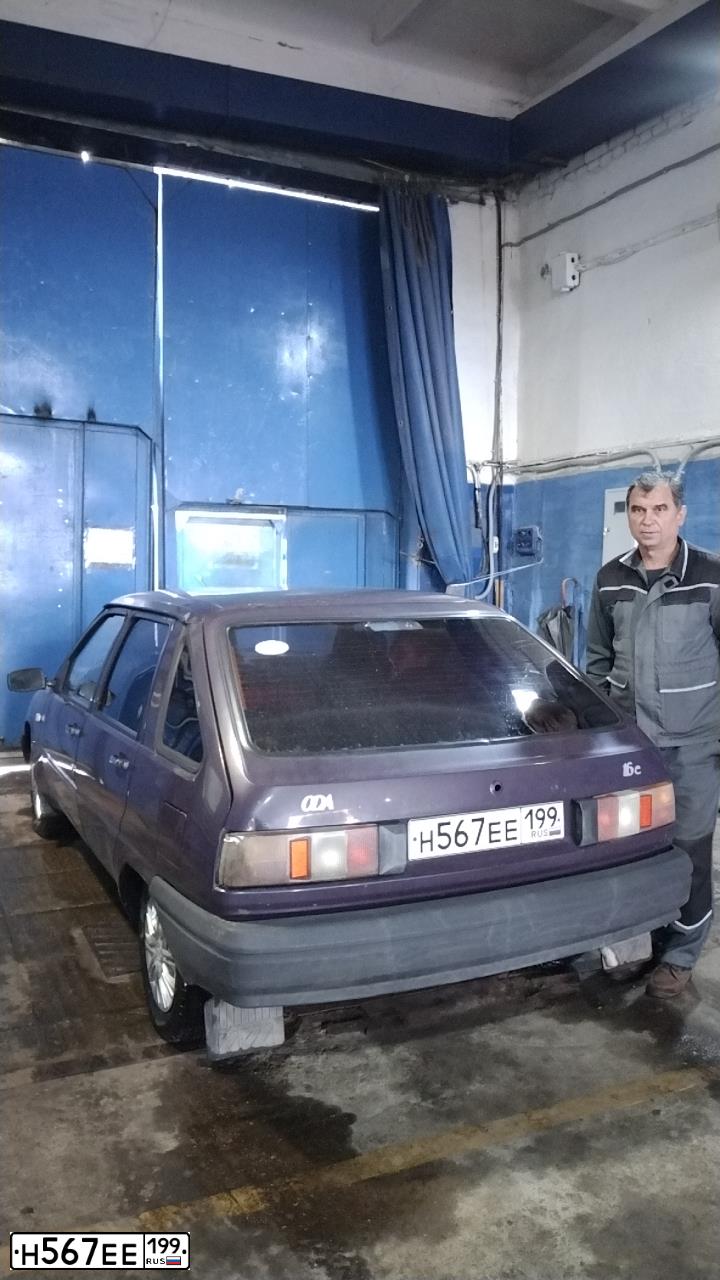 Фото автомобиля IZH 2126, 2004 — госномер Н567ЕЕ199. Цвет: Коричневый