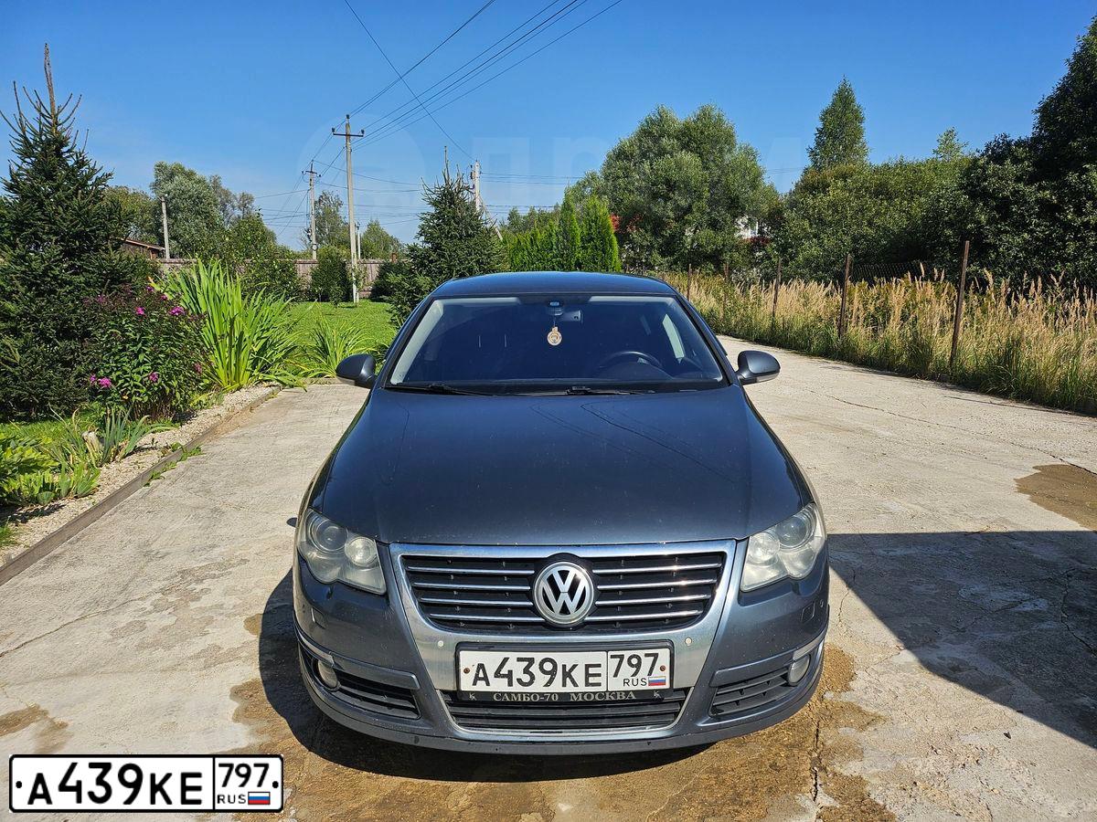 Фото автомобиля VOLKSWAGEN PASSAT, 2010 — госномер Р734МО967. Цвет: Серый