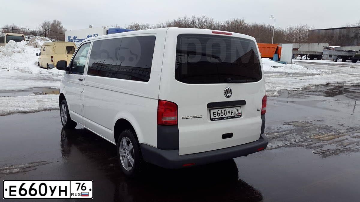 Фото автомобиля VOLKSWAGEN CARAVELLE, 2010 — госномер М033АЕ15. Цвет: Белый