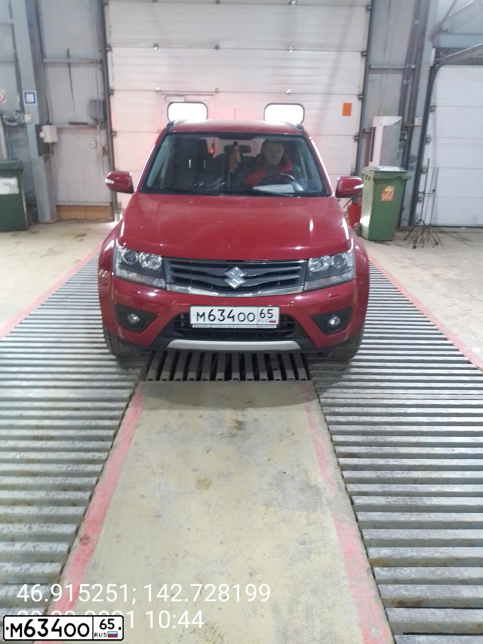 Фото автомобиля SUZUKI /GRAND/ VITARA, 2013 — госномер М634ОО65. Цвет: КРАСНЫЙ
