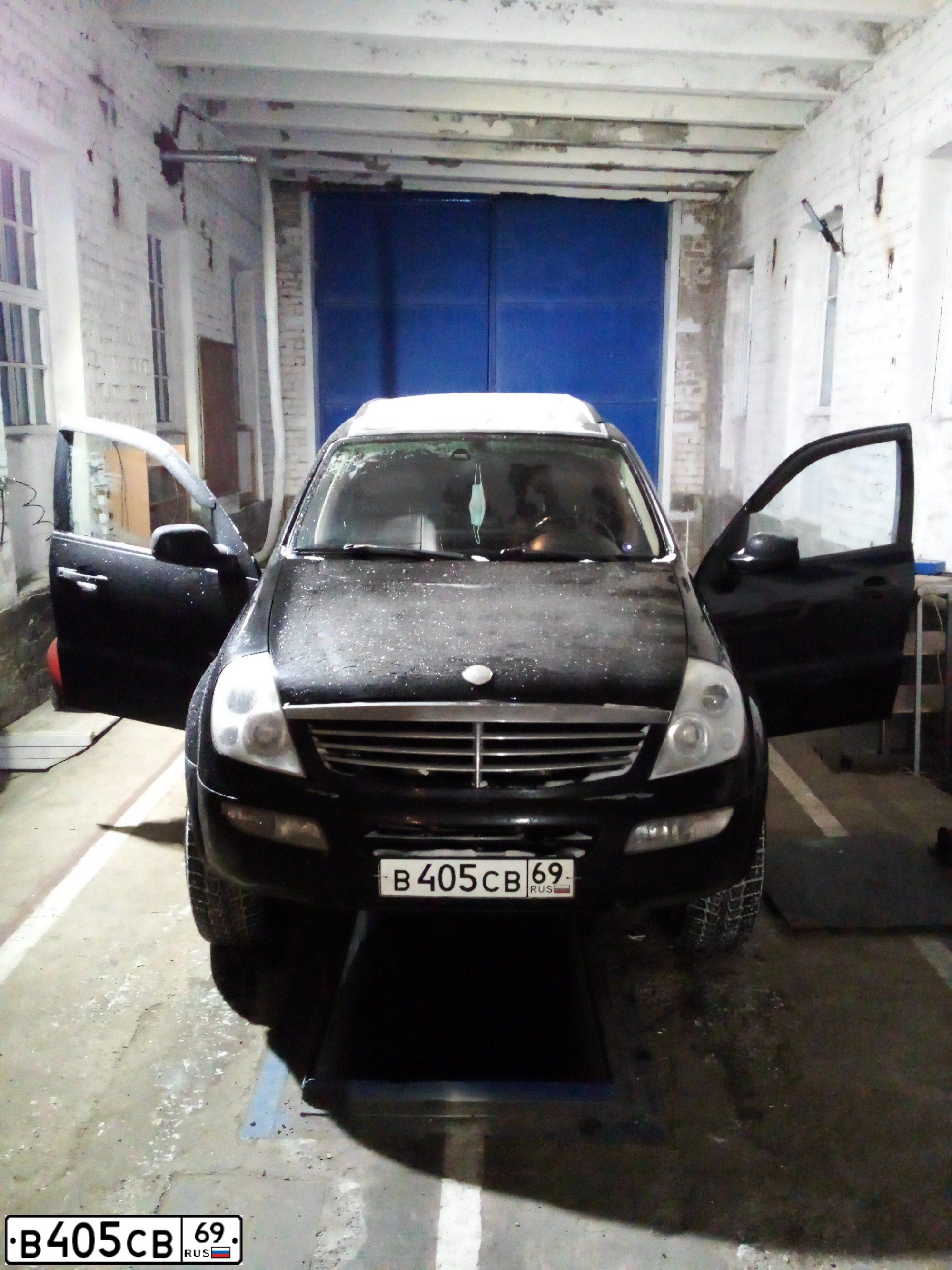 Фото автомобиля SSANGYONG REXTON, 2007 — госномер Р030ВК190. Цвет: ЧЕРНЫЙ МЕТАЛИК