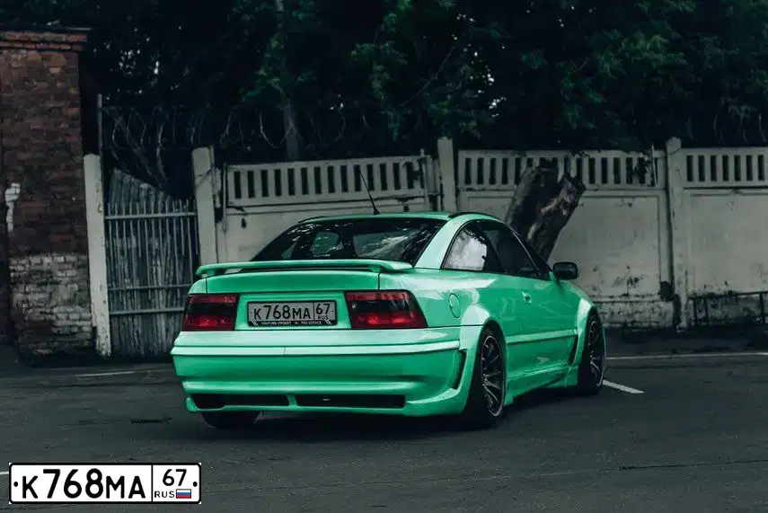 Фото автомобиля OPEL CALIBRA, 1995 — госномер М575ОС97. Цвет: Белый