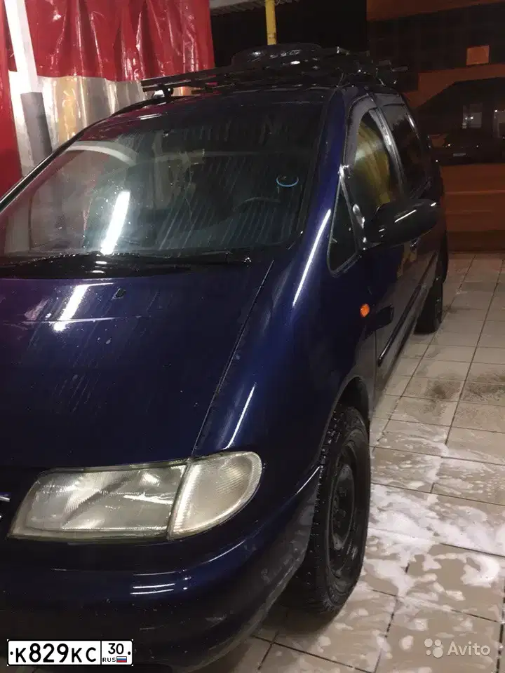 Фото автомобиля VOLKSWAGEN SHARAN, 1998 — госномер М426ТТ123. Цвет: синий