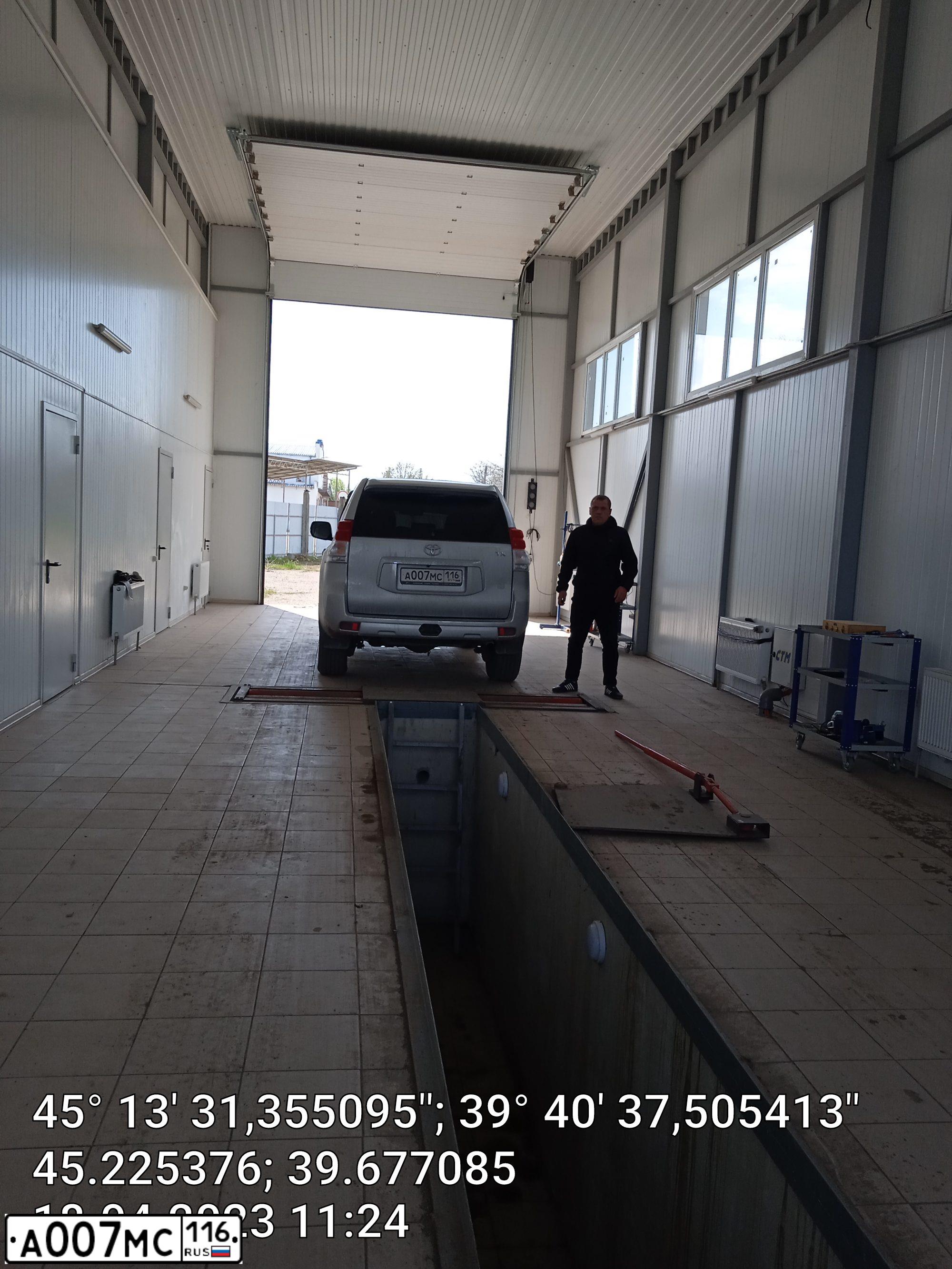 Фото автомобиля VOLKSWAGEN TOUAREG, 2008 — госномер А007МС116. Цвет: СЕРЫЙ