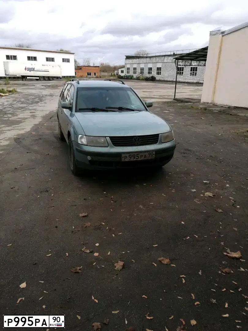 Фото автомобиля VOLKSWAGEN PASSAT, 1997 — госномер У976КС48. Цвет: ЗЕЛЕНЫЙ