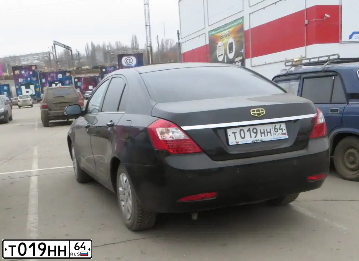Фото автомобиля GEELY EMGRAND, 2013 — госномер Т019НН64. Цвет: ЧЕРНЫЙ