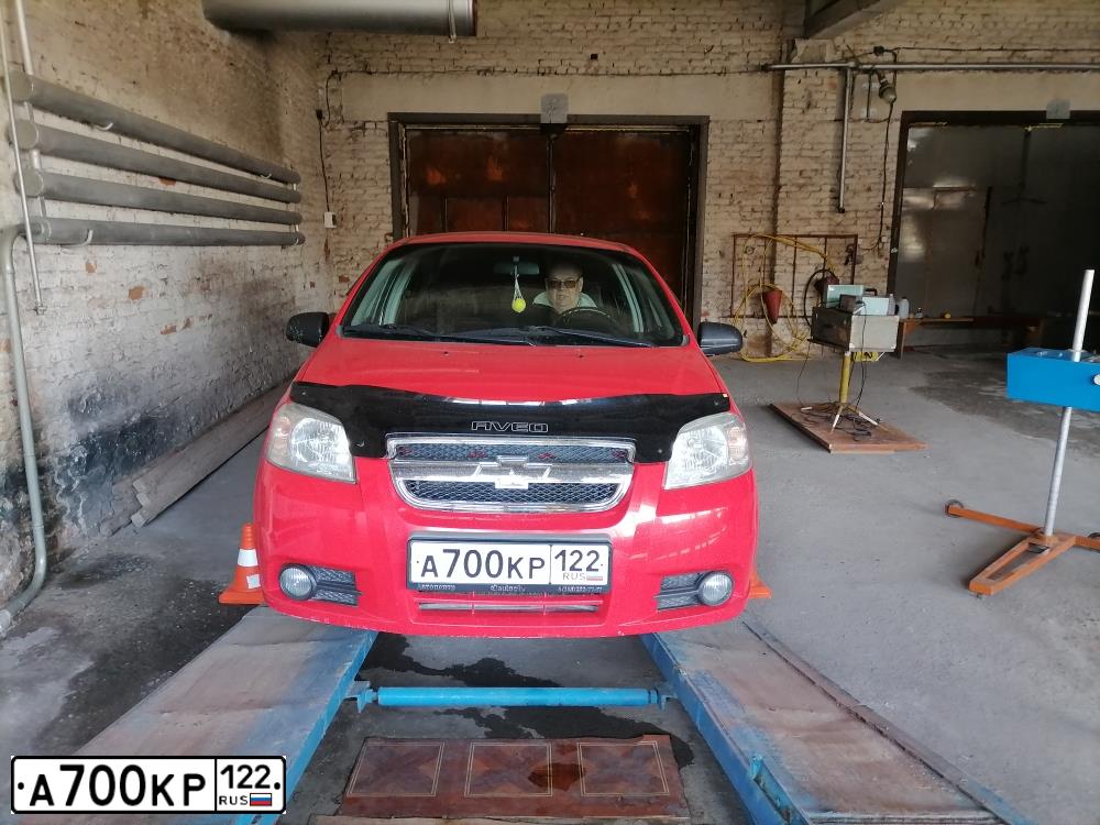 Фото автомобиля ШЕВРОЛЕ КЛАС (АВЕО), 2010 — госномер Е917КВ122. Цвет: Красный
