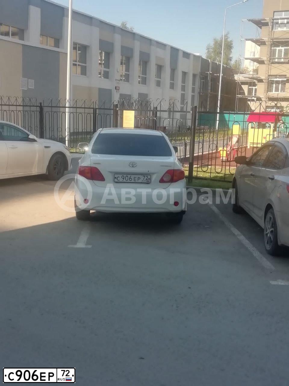Фото автомобиля TOYOTA COROLLA, 2006 — госномер С906ЕР72. Цвет: БЕЛЫЙ
