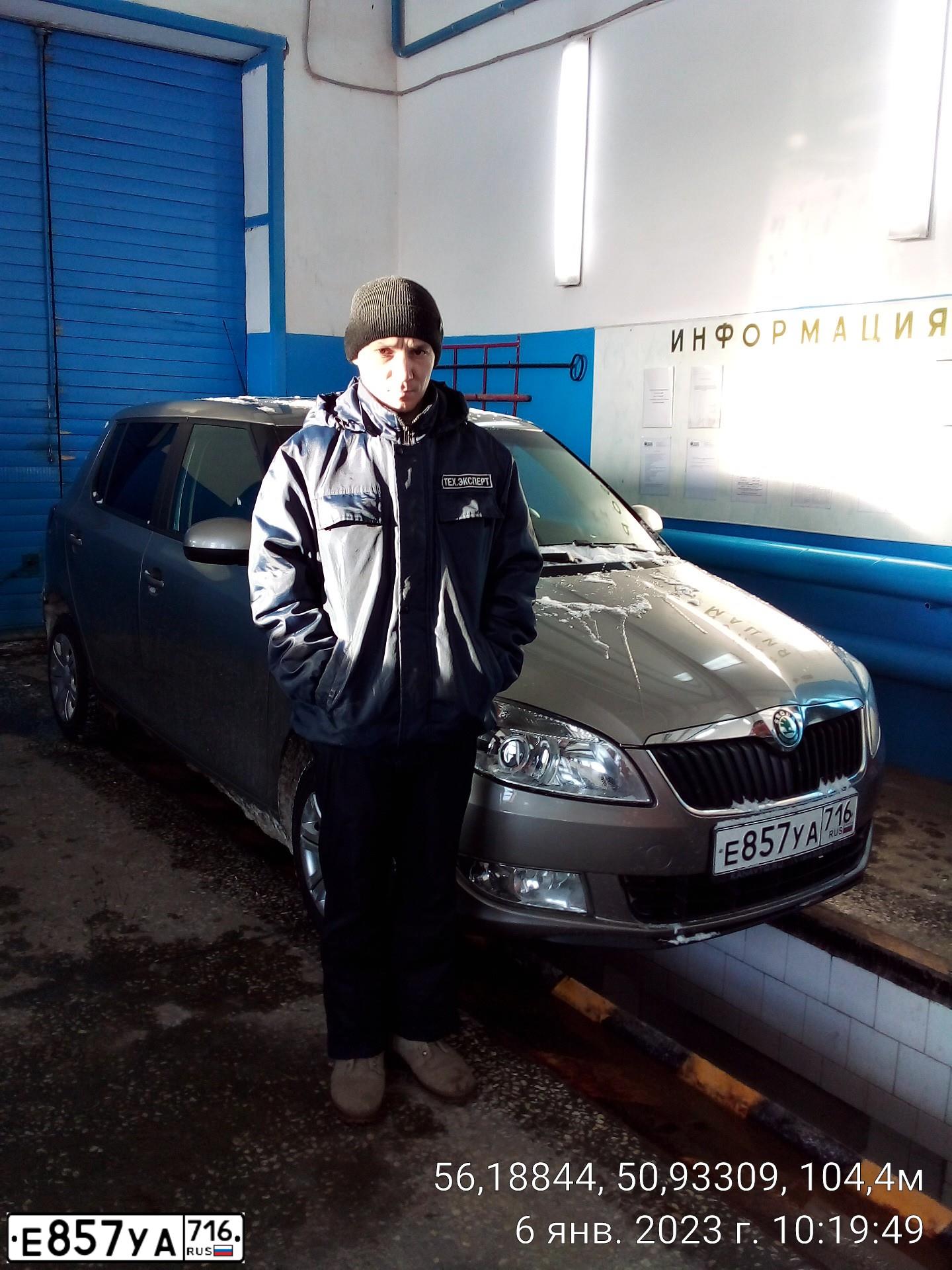 Фото автомобиля SKODA FABIA, 2011 — госномер Е857УА716. Цвет: СЕРЫЙ