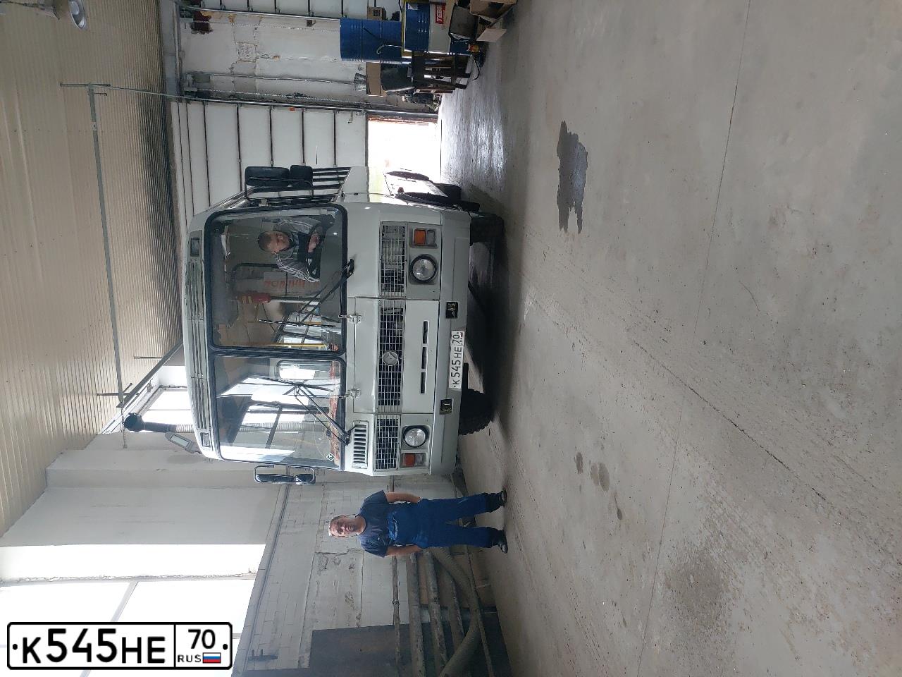 Фото автомобиля PAZ 3205, 2014 — госномер К545НЕ70. Цвет: БЕЛЫЙ