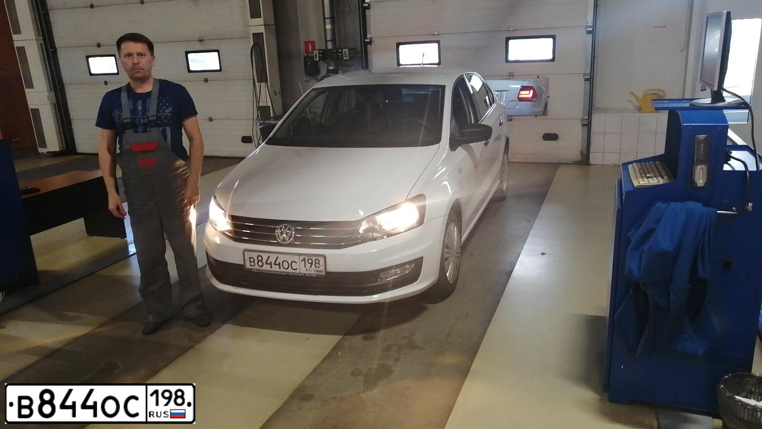 Фото автомобиля VOLKSWAGEN POLO, 2018 — госномер В844ОС198. Цвет: БЕЛЫЙ
