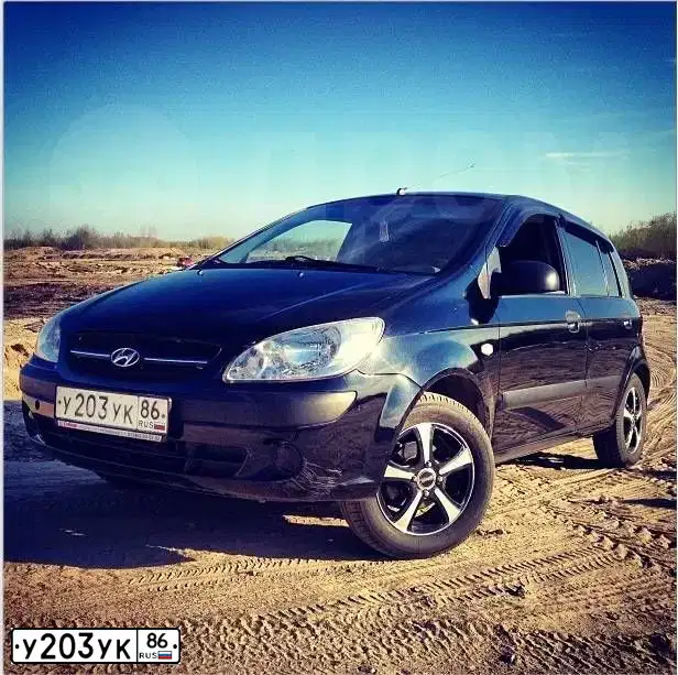 Фото автомобиля HYUNDAI GETZ, 2010 — госномер У203УК86. Цвет: ЧЕРНЫЙ