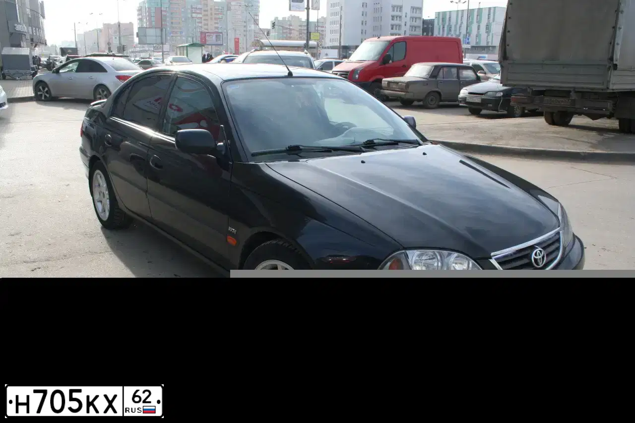 Фото автомобиля TOYOTA AVENSIS, 2001 — госномер Р744УМ62. Цвет: ЧЕРНЫЙ